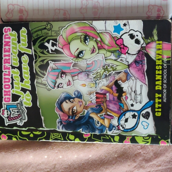 Monster high books, one journal - Picture 2 of 14